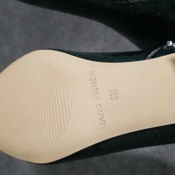 Marc Fisher Jelly Booties In Black/Green Snake 6M - Picture 10 of 10